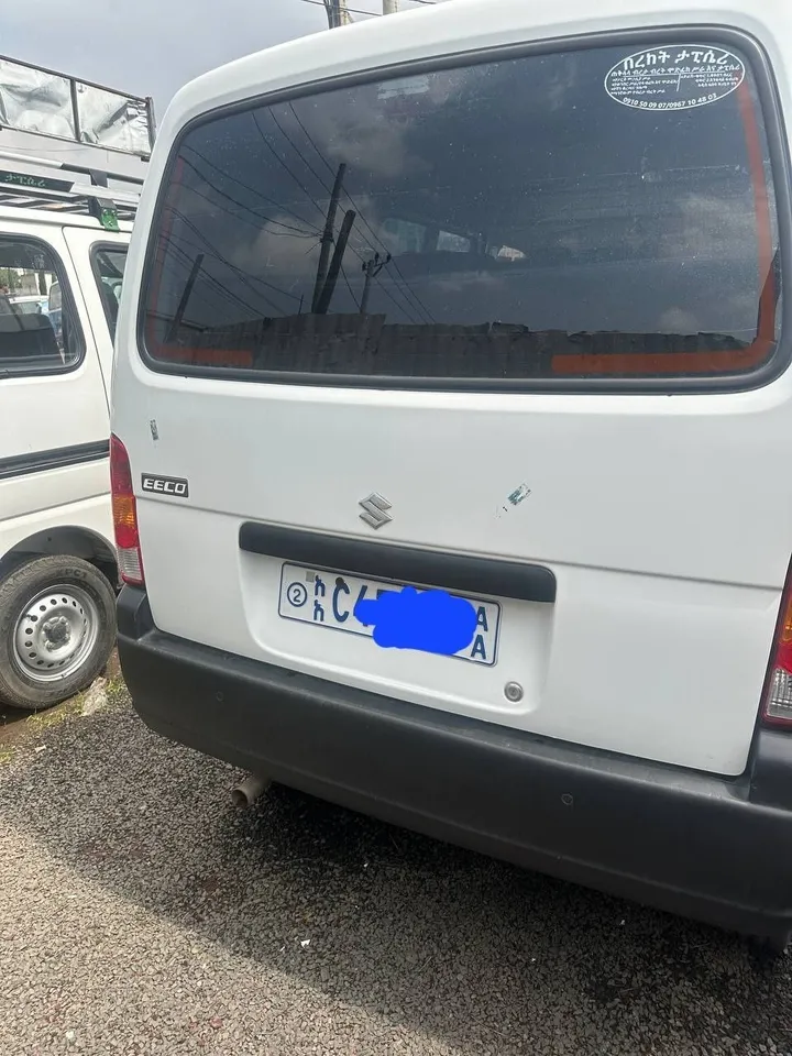 White Suzuki Van 2024 – photo 4