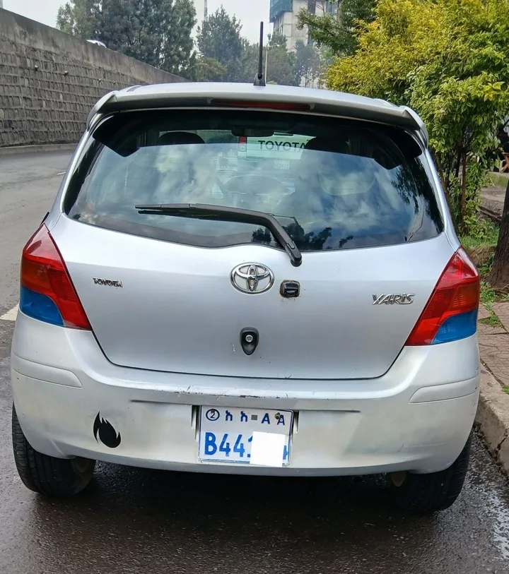 Toyota Yaris Compact 2010 – photo 5