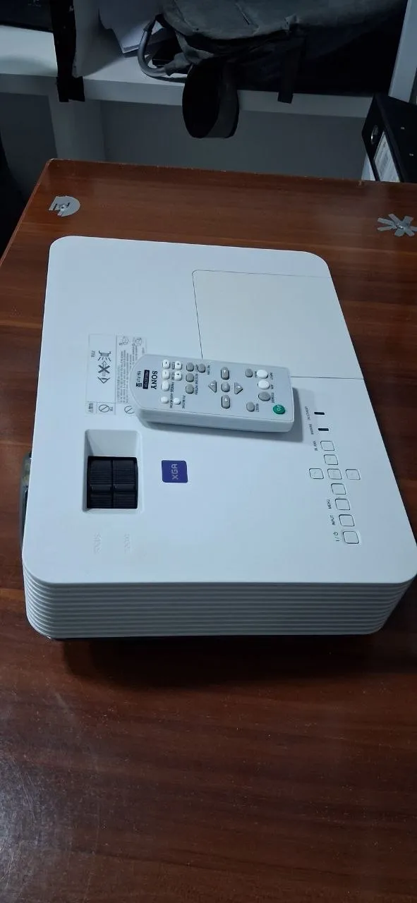 Sony VPL-DX220 Projector 2800 Lumens – photo 3