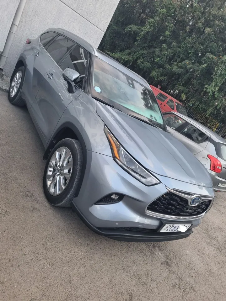 2024 Toyota Highlander Hybrid Limited – photo 4