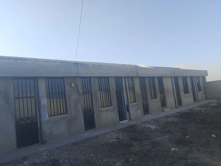 Service Building for Sale in Taffo – photo 3