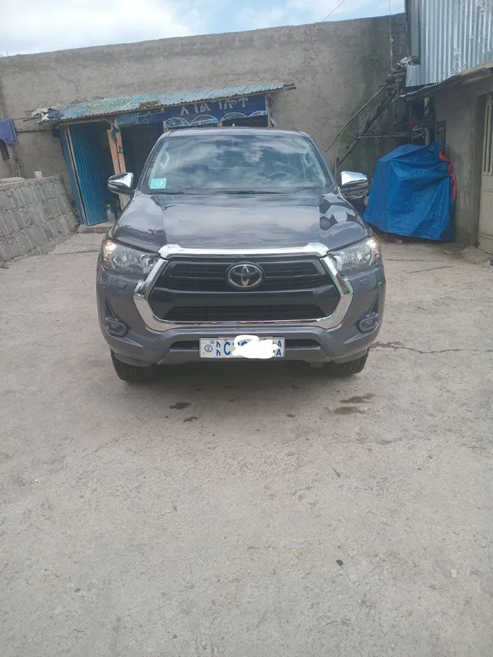 Toyota Hilux 2022 Automatic Pickup – photo 8