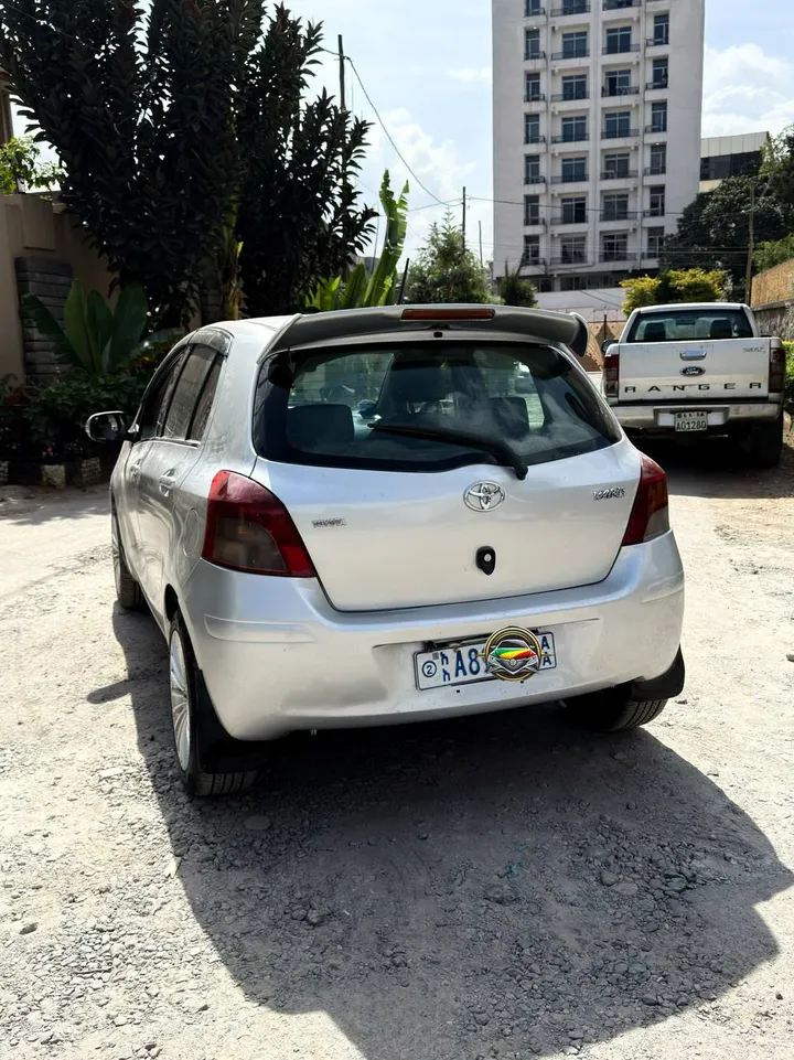 Toyota Yaris Compact 2009 – photo 6