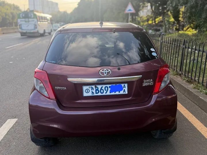 Toyota Yaris 2012 Automatic – photo 5
