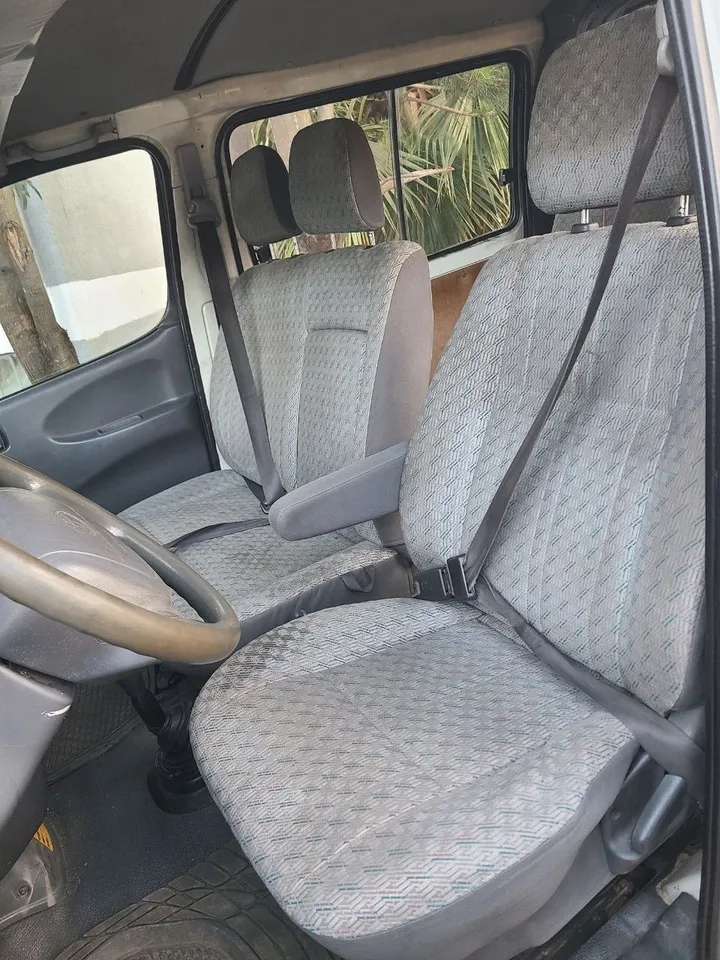 Toyota Hiace Dolphin 2006 Van – photo 3