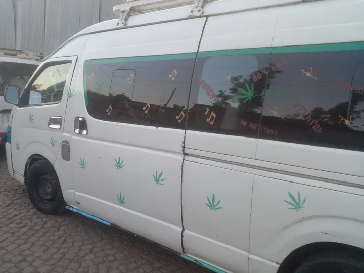 2010 Toyota Hiace Petrol Manual Van – photo 3