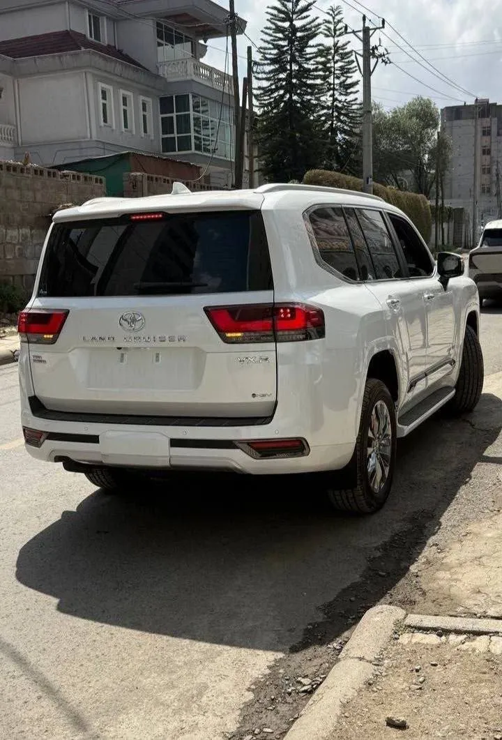 Toyota Land Cruiser VXR Hybrid – photo 7