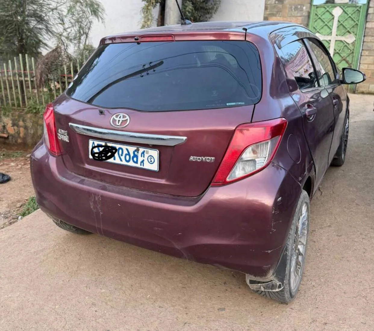 Toyota Yaris 2012 Automatic – photo 3