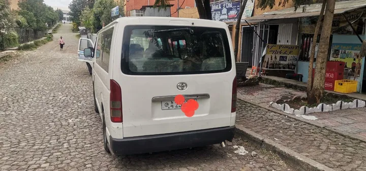 Toyota Hiace Van 2009 Model – photo 3