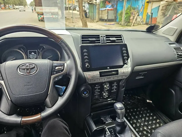 2023 Toyota Land Cruiser Prado Black Edition – photo 3