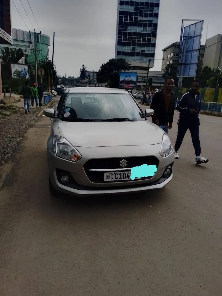Suzuki Swift 2022 Automatic – photo 4
