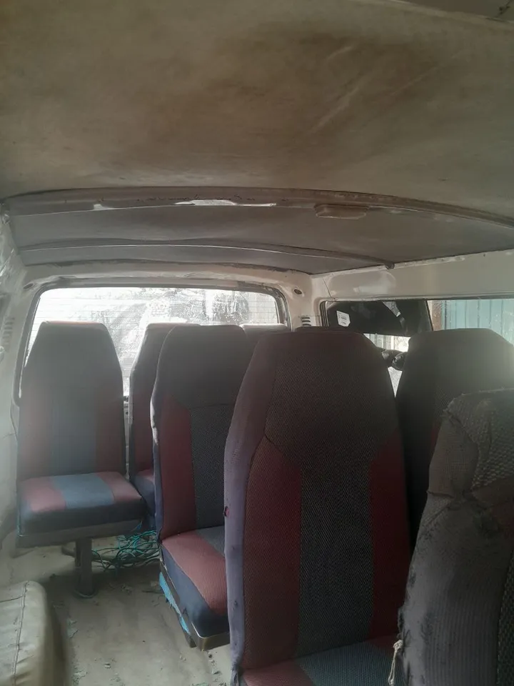 Toyota White Van 2004 – photo 8