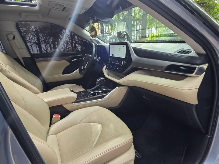 2024 Toyota Highlander Hybrid Limited – photo 8
