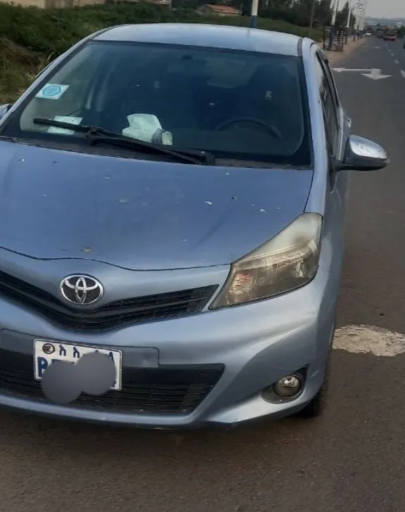 Toyota Yaris Compact 2012 – photo 7