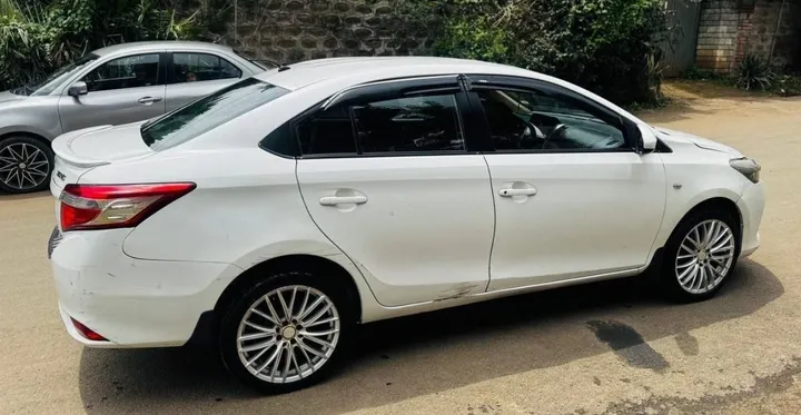 Toyota Yaris Sedan 2014 Automatic – photo 4