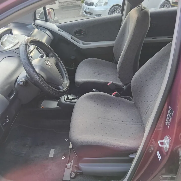 Toyota Yaris Compact 2010 – photo 4
