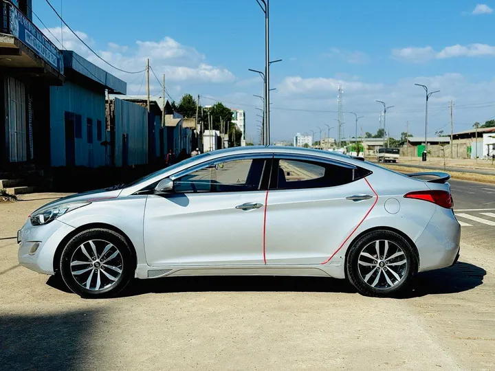 Hyundai Avante 2012 Automatic – photo 6