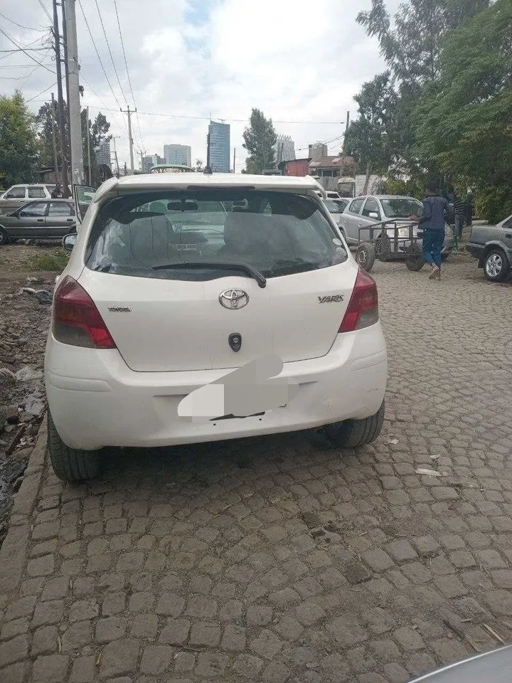 Toyota Compact 2010 Automatic – photo 4