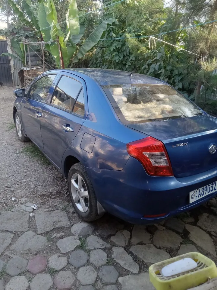 2017 Blue Toyota Sedan – photo 6