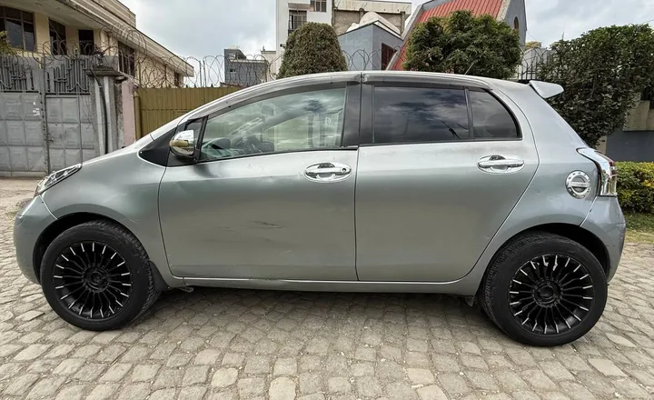 Toyota Compact 2010 Silver – photo 4
