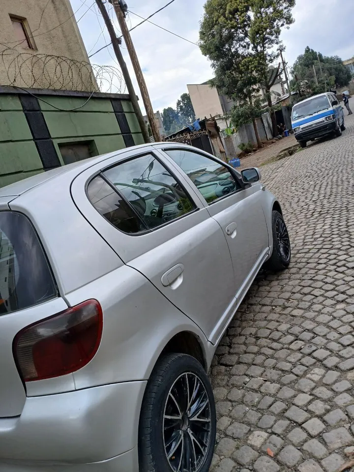 Toyota Vitz 2001 Automatic – photo 4