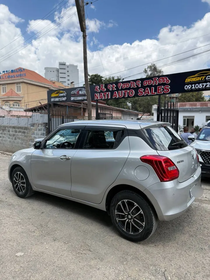 Suzuki Swift 2022 Automatic – photo 4