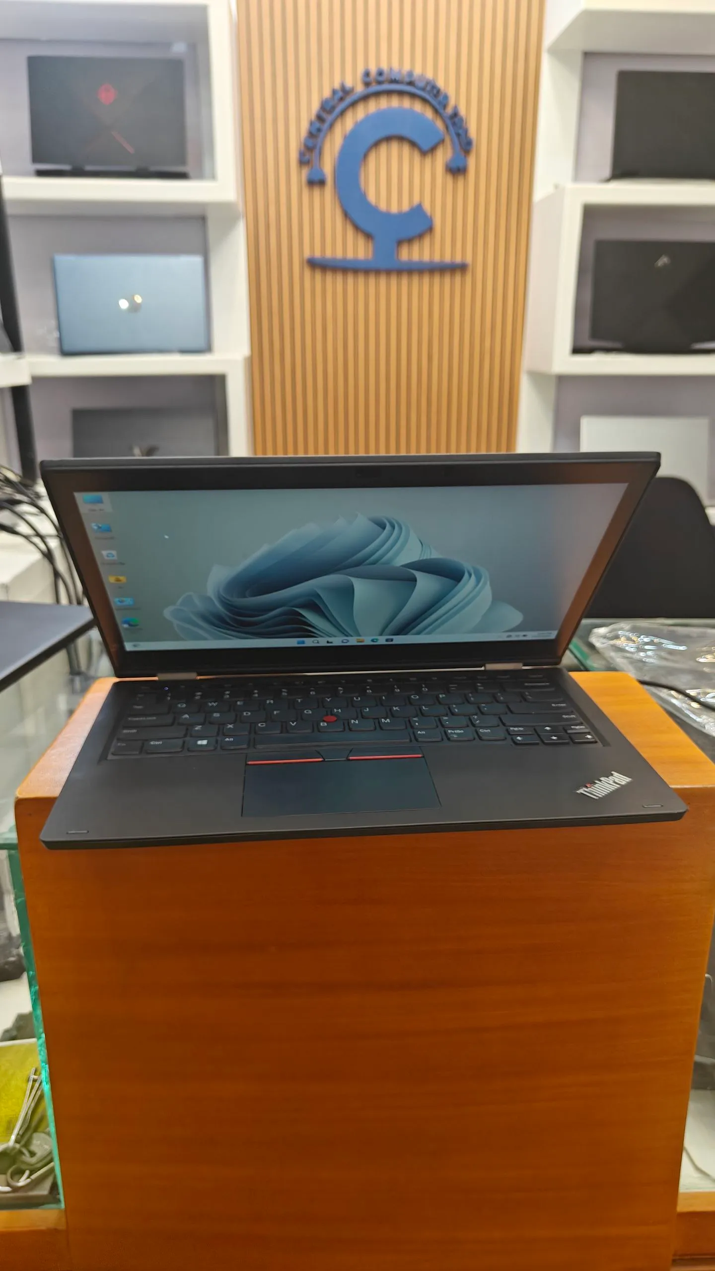Lenovo ThinkPad L380 Yoga Laptop – photo 6