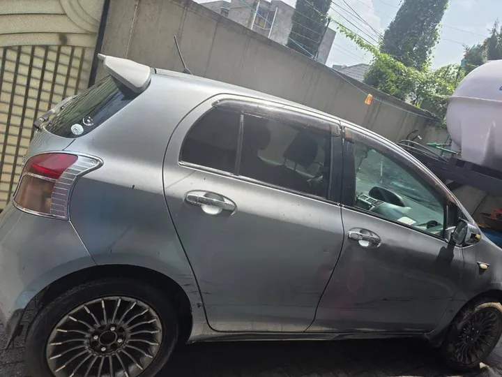 Toyota Yaris Compact 2007 Automatic – photo 3