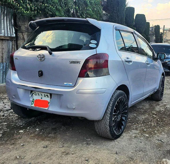 Toyota Yaris Compact 2010 – photo 3