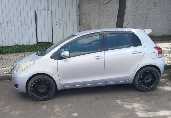 Toyota Yaris Compact 2010 – photo 7