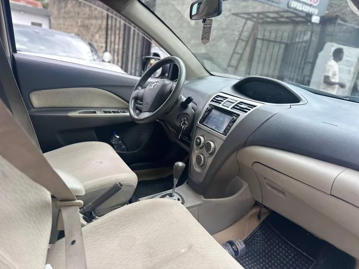 Toyota Yaris Belta 2010 Automatic – photo 3