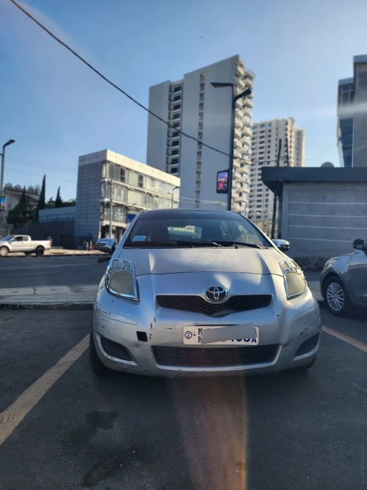 Toyota Yaris Compact 2009 – photo 4