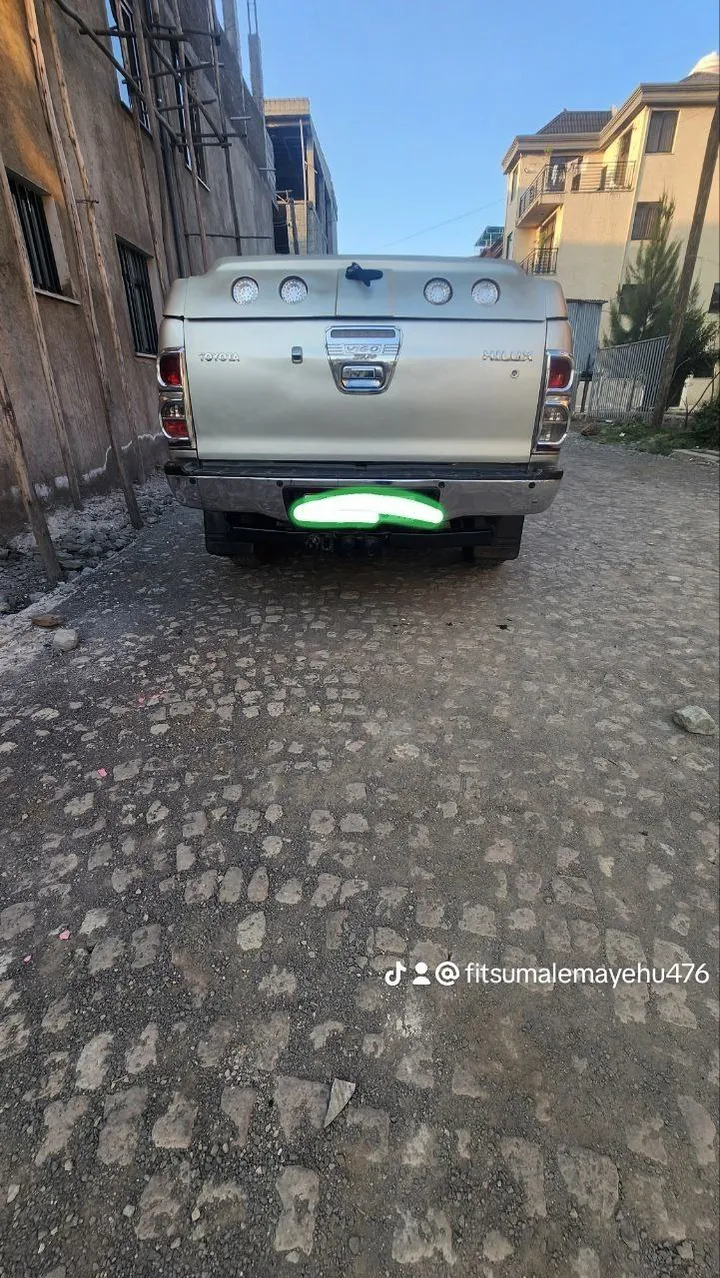 Toyota Hilux 2012 Diesel Pickup – photo 3