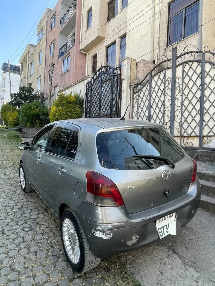 Toyota Yaris Compact 2009 Automatic – photo 6