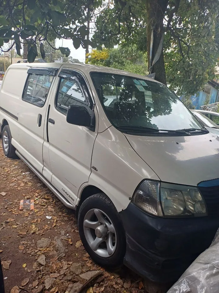 Toyota Hiace Dolphin Diesel Van – photo 5