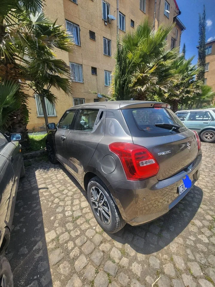 Suzuki Swift 2022 Automatic – photo 4