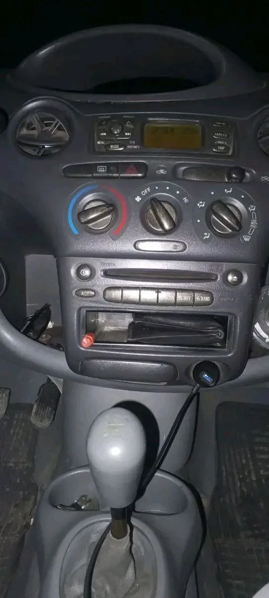 Toyota Vitz Yaris 2000 – photo 5