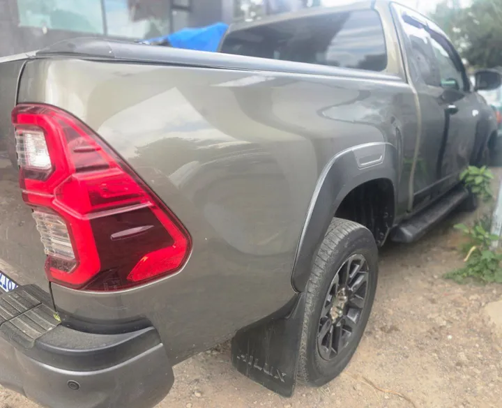Toyota Invincible 2.4L Diesel Pickup – photo 3