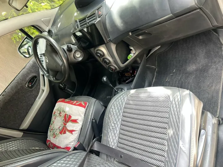 Toyota Yaris Compact 2010 – photo 4