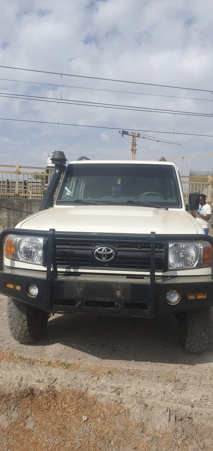 Toyota Land Cruiser Pickup 2021 – photo 4