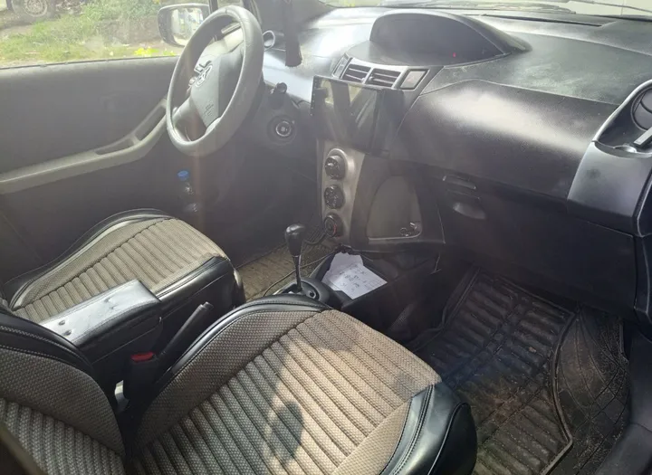 Toyota Yaris Compact 2008 – photo 5
