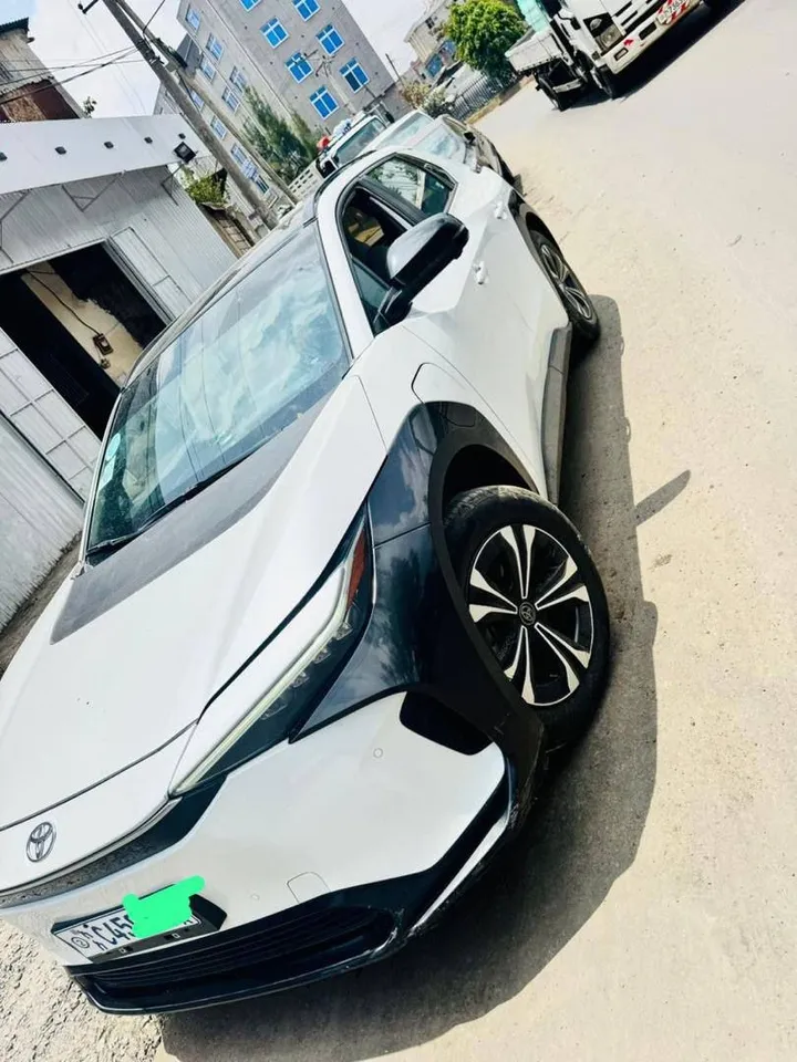 2023 Toyota bZ4X Automatic 28000km – photo 4