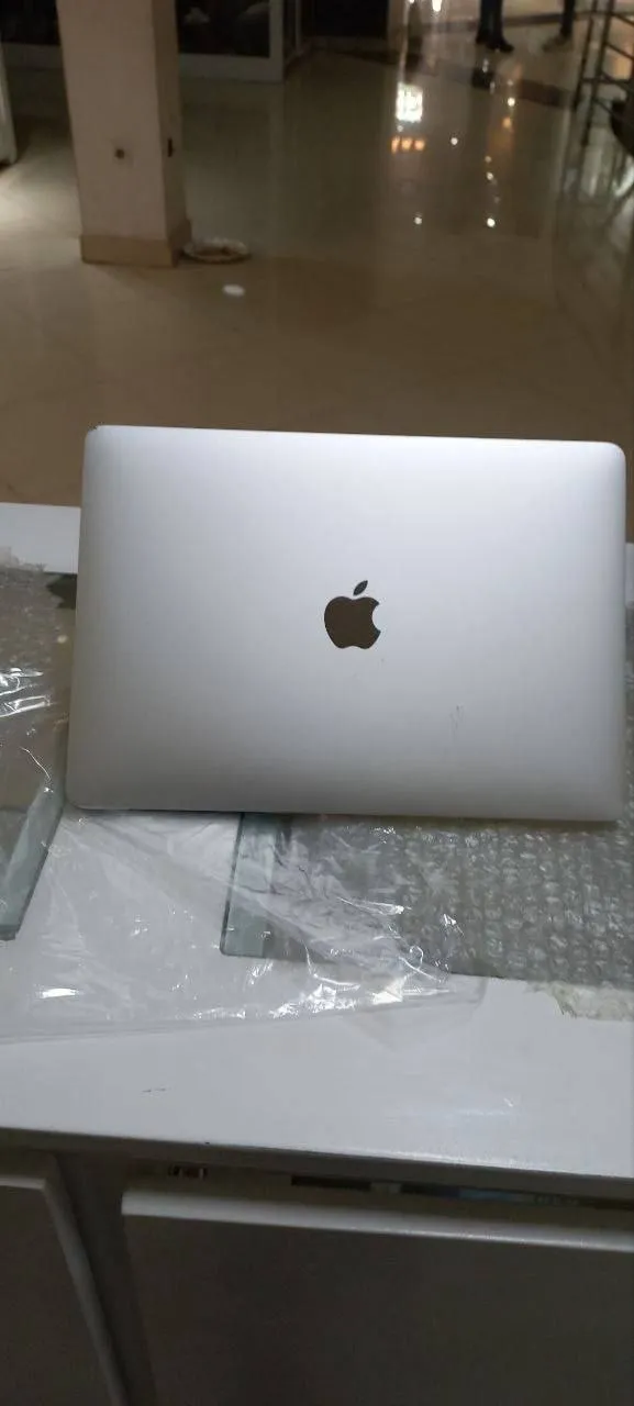 2017 MacBook Pro Core i5 256GB – photo 3
