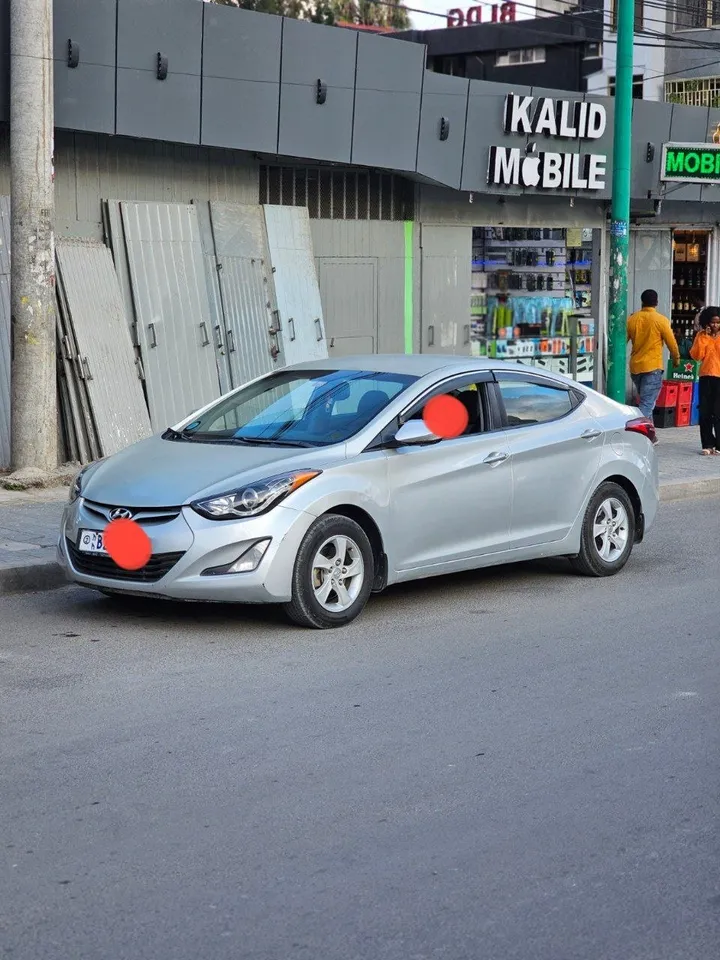 Hyundai Elantra 2015 1.6L Automatic – photo 3