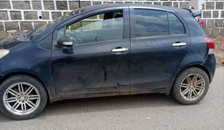 Toyota Yaris Compact 2010 Automatic – photo 5