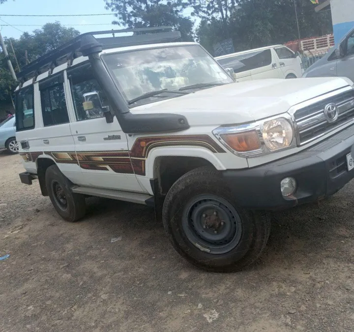 Toyota Land Cruiser 2010 Diesel – photo 3