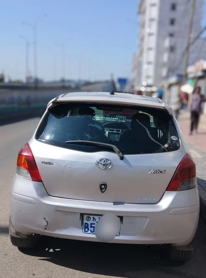 Toyota Yaris Compact 2010 Automatic – photo 4