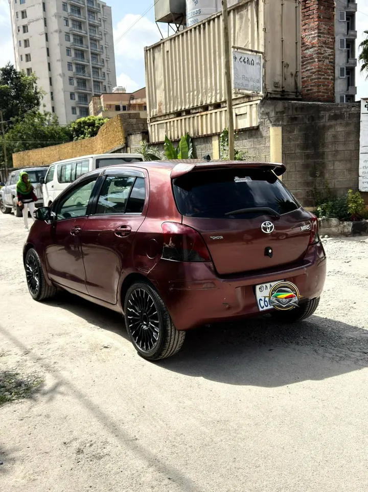 Toyota Yaris Compact 2010 – photo 3